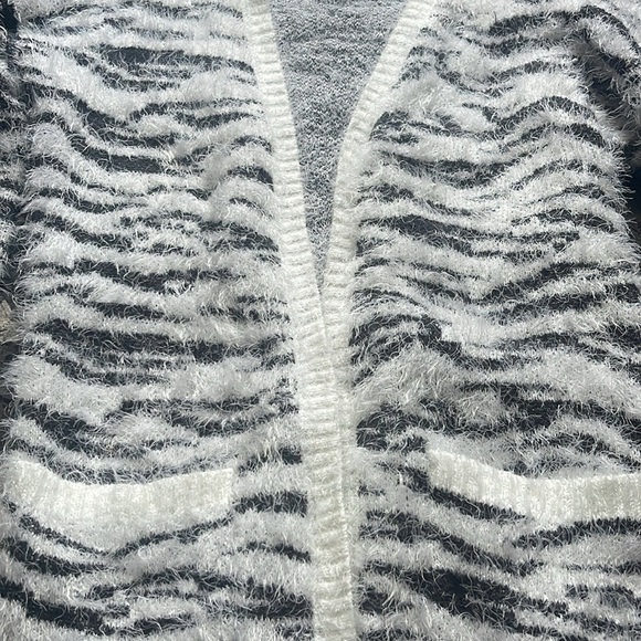 MUDD - Fuzzy Zebra Cardigan Duster - Picture 2 of 6